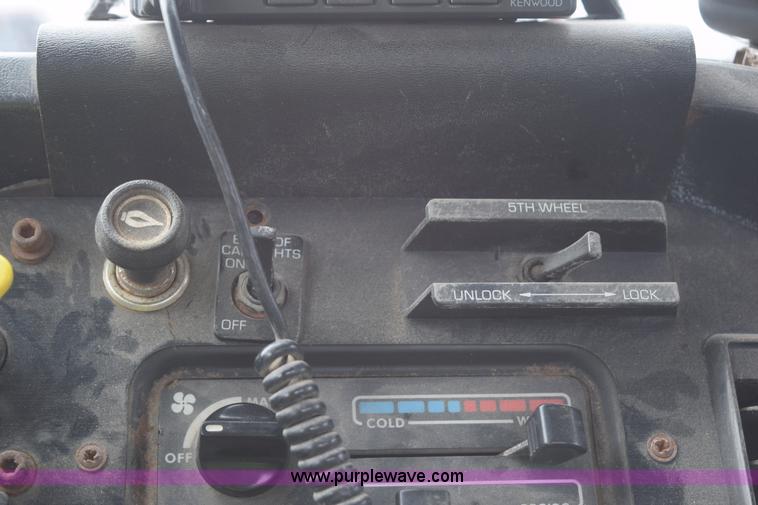 image for item H5164 1995 Volvo WCA flatbed truck