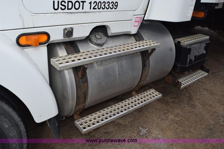 image for item H5164 1995 Volvo WCA flatbed truck