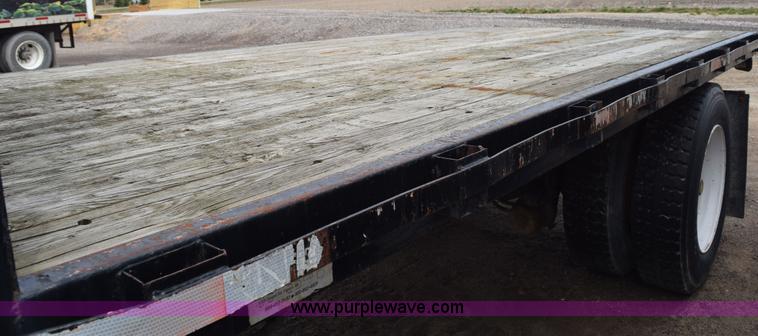 image for item H5164 1995 Volvo WCA flatbed truck