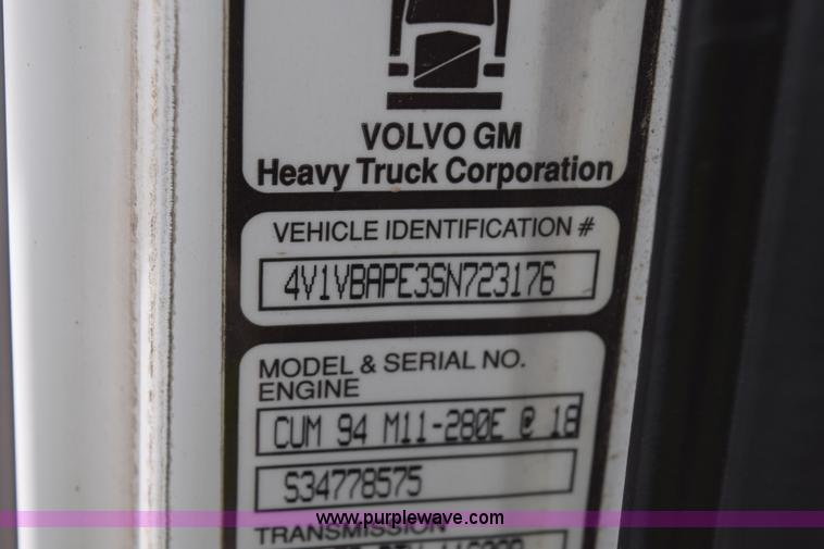 image for item H5164 1995 Volvo WCA flatbed truck