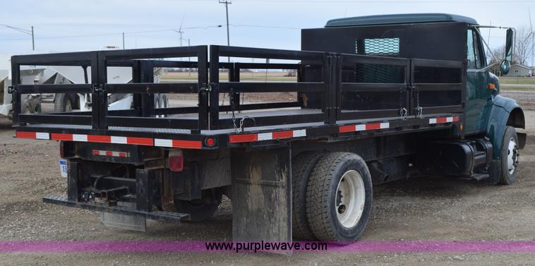 image for item H5165 1997 International 4700 flatbed truck