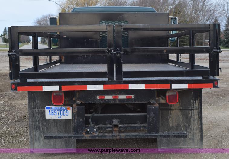 image for item H5165 1997 International 4700 flatbed truck