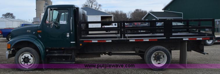 image for item H5165 1997 International 4700 flatbed truck