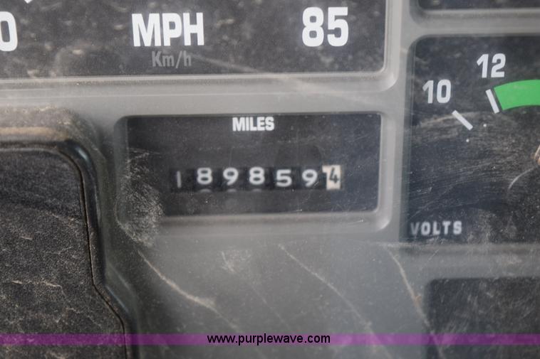 image for item H5165 1997 International 4700 flatbed truck