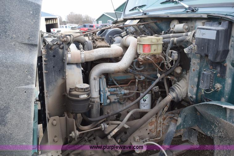 image for item H5165 1997 International 4700 flatbed truck