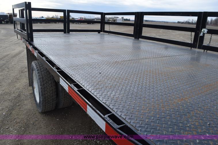 image for item H5165 1997 International 4700 flatbed truck