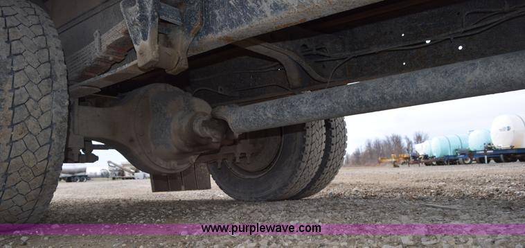 image for item H5165 1997 International 4700 flatbed truck