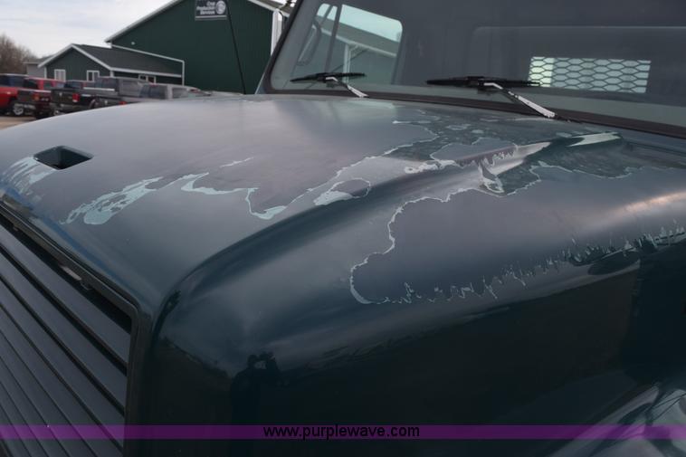 image for item H5165 1997 International 4700 flatbed truck