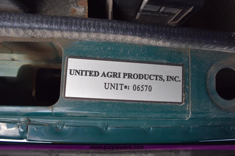 image for item H5165 1997 International 4700 flatbed truck