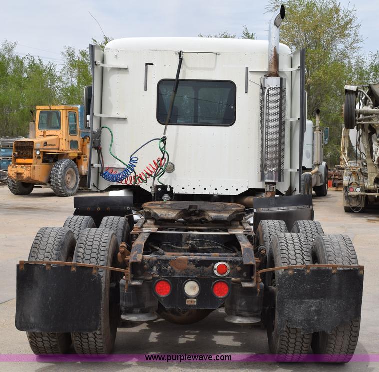 image for item H5195 2000 Freightliner Century Class semi truck