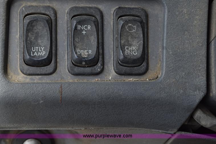 image for item H5195 2000 Freightliner Century Class semi truck