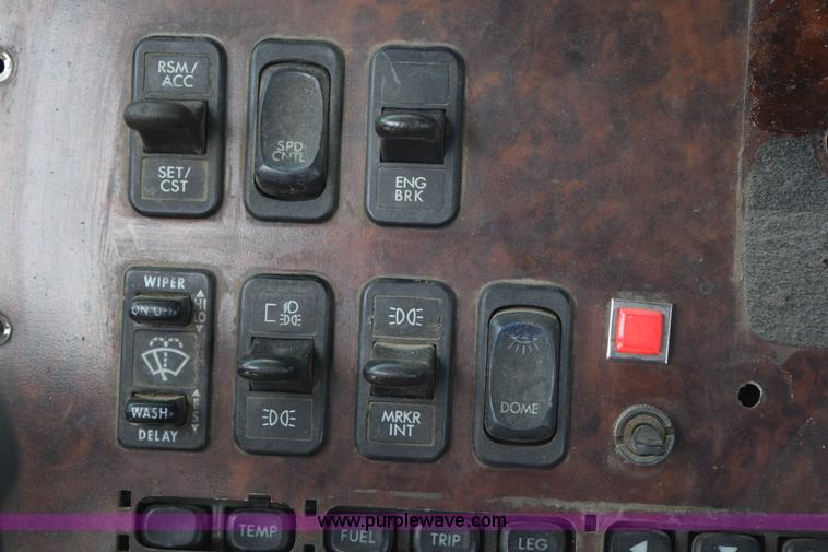 image for item H5195 2000 Freightliner Century Class semi truck