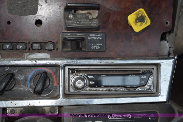 image for item H5195 2000 Freightliner Century Class semi truck