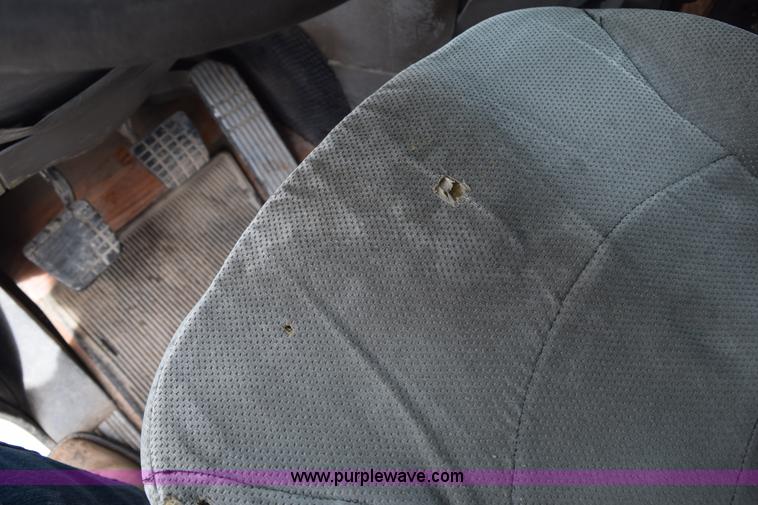 image for item H5195 2000 Freightliner Century Class semi truck