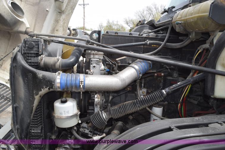 image for item H5195 2000 Freightliner Century Class semi truck