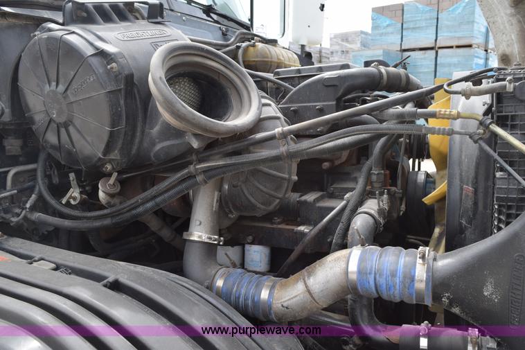 image for item H5195 2000 Freightliner Century Class semi truck