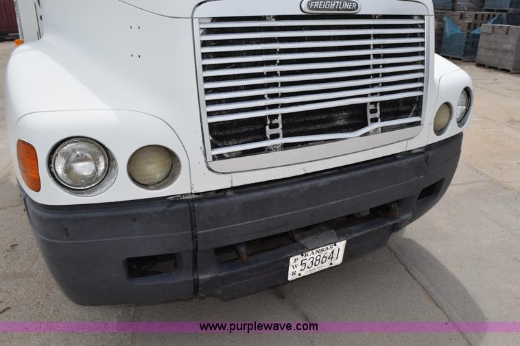 image for item H5195 2000 Freightliner Century Class semi truck