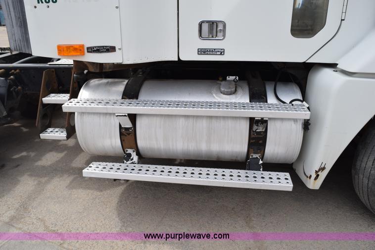 image for item H5195 2000 Freightliner Century Class semi truck