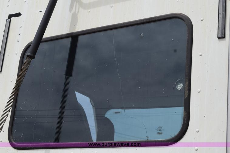 image for item H5195 2000 Freightliner Century Class semi truck