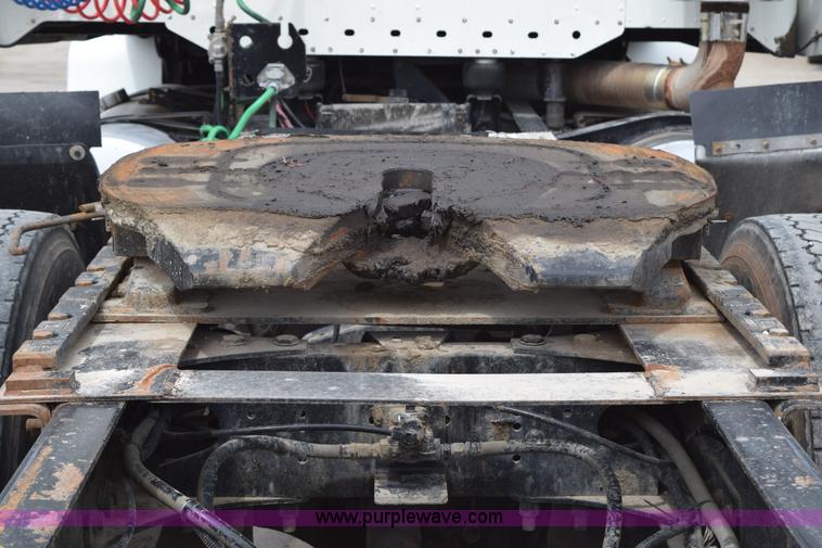 image for item H5195 2000 Freightliner Century Class semi truck