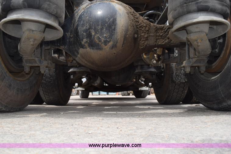 image for item H5195 2000 Freightliner Century Class semi truck