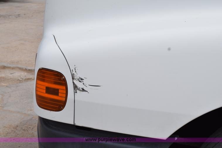 image for item H5195 2000 Freightliner Century Class semi truck