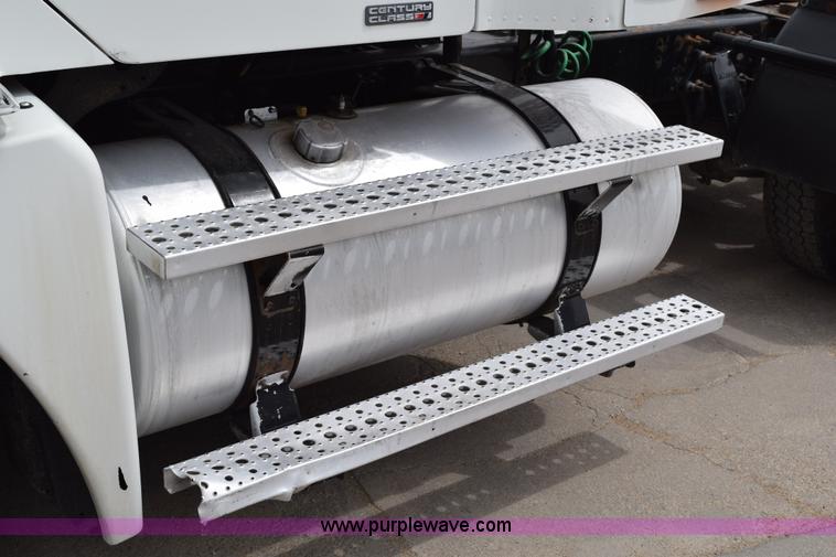 image for item H5195 2000 Freightliner Century Class semi truck