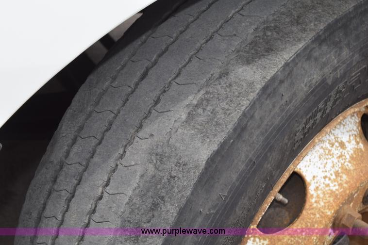 image for item H5195 2000 Freightliner Century Class semi truck