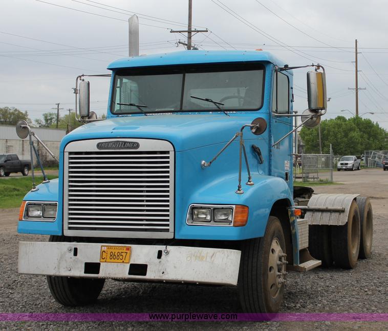 image for item I1746 1996 Freightliner FLD112 semi truck