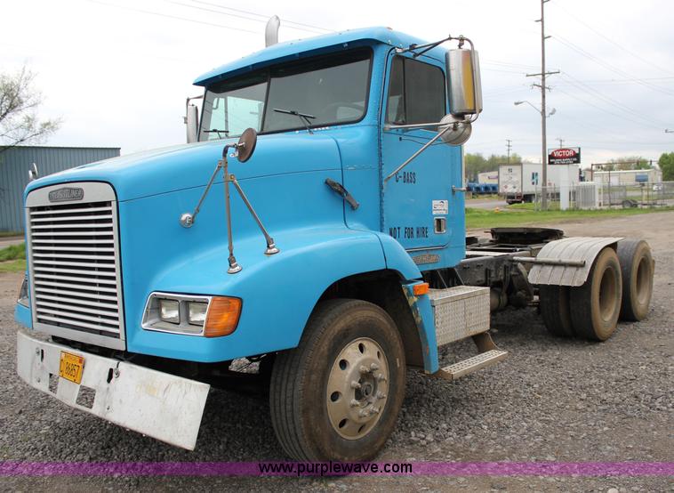image for item I1746 1996 Freightliner FLD112 semi truck
