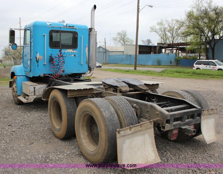image for item I1746 1996 Freightliner FLD112 semi truck