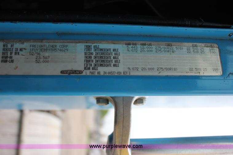 image for item I1746 1996 Freightliner FLD112 semi truck