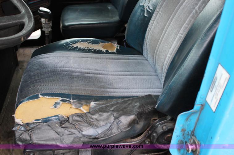 image for item I1746 1996 Freightliner FLD112 semi truck