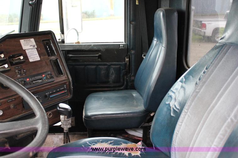 image for item I1746 1996 Freightliner FLD112 semi truck