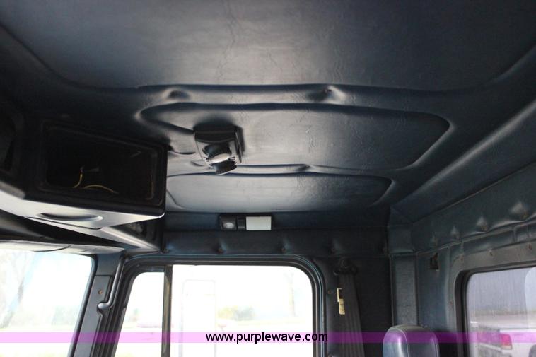 image for item I1746 1996 Freightliner FLD112 semi truck