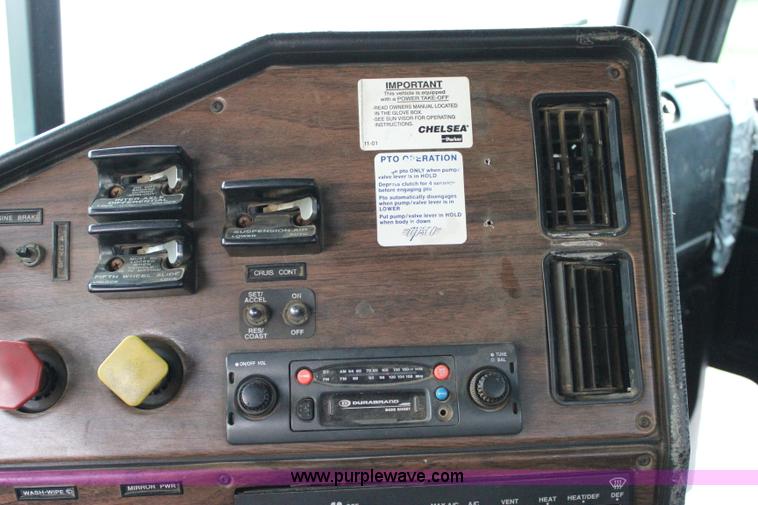 image for item I1746 1996 Freightliner FLD112 semi truck