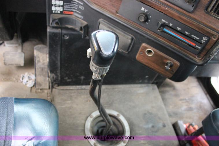 image for item I1746 1996 Freightliner FLD112 semi truck