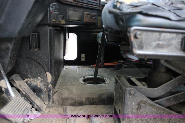 image for item I1746 1996 Freightliner FLD112 semi truck