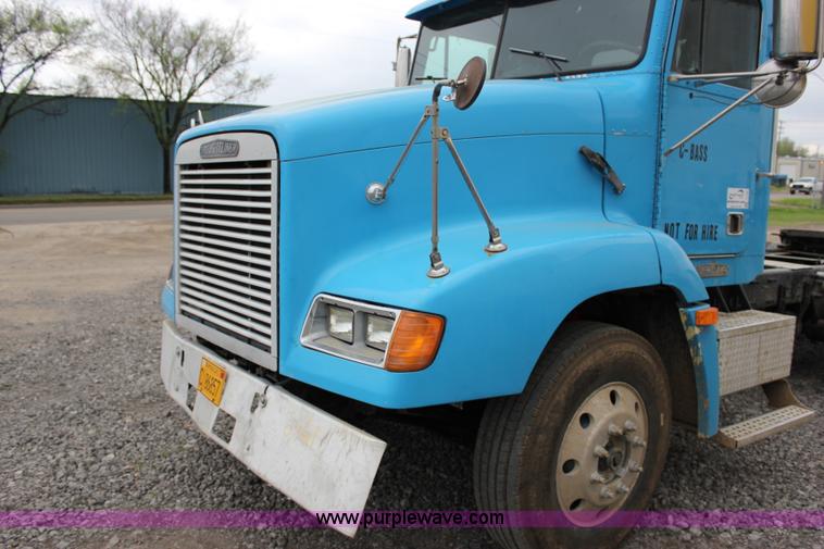 image for item I1746 1996 Freightliner FLD112 semi truck