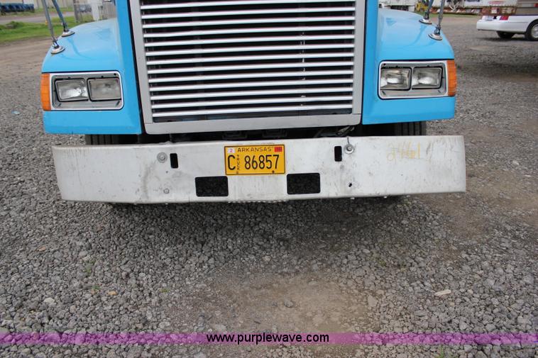image for item I1746 1996 Freightliner FLD112 semi truck