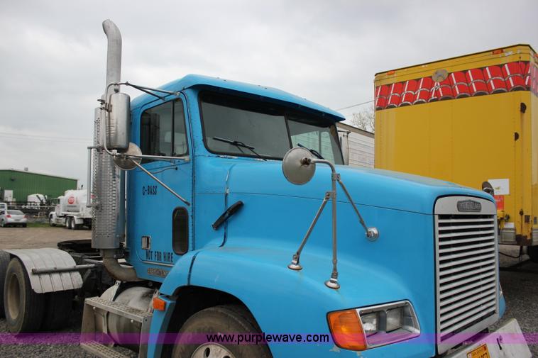 image for item I1746 1996 Freightliner FLD112 semi truck
