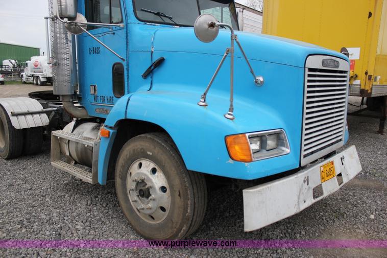 image for item I1746 1996 Freightliner FLD112 semi truck