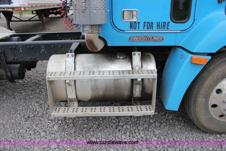 image for item I1746 1996 Freightliner FLD112 semi truck