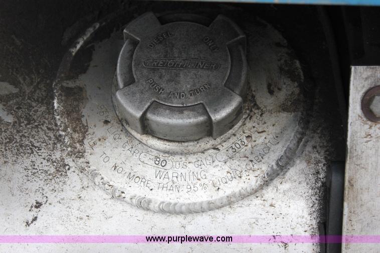 image for item I1746 1996 Freightliner FLD112 semi truck