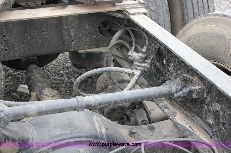 image for item I1746 1996 Freightliner FLD112 semi truck