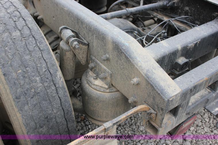 image for item I1746 1996 Freightliner FLD112 semi truck