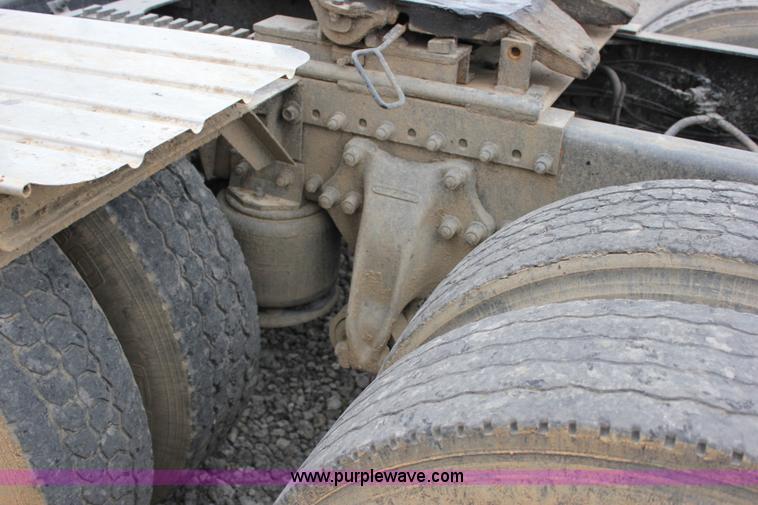 image for item I1746 1996 Freightliner FLD112 semi truck