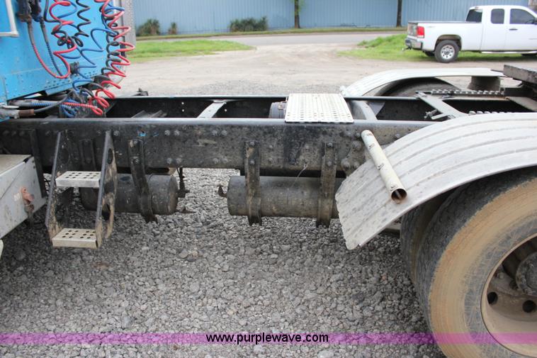 image for item I1746 1996 Freightliner FLD112 semi truck