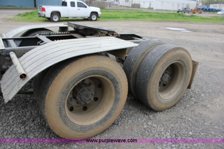 image for item I1746 1996 Freightliner FLD112 semi truck