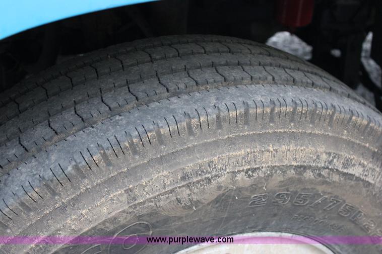 image for item I1746 1996 Freightliner FLD112 semi truck